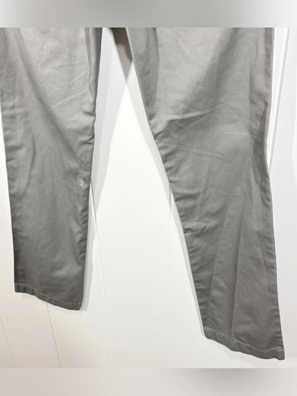 Volcom Men’s Gray Slim Tapered Chino Pants Size 30